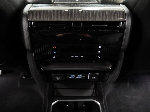 Used 2022 Jeep Wagoneer Series III w/ Flexible Seating Group image 29