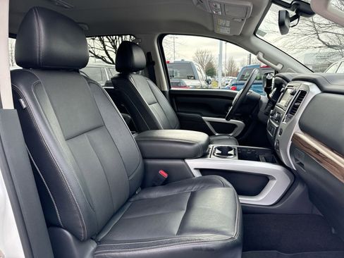 Used 2017 Nissan Titan SL image 25
