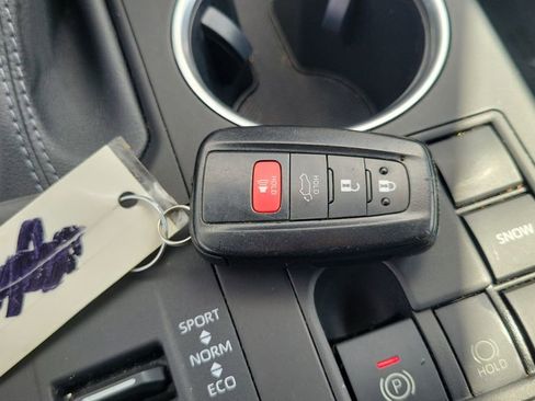Used 2023 Toyota Highlander XLE FWD image 28
