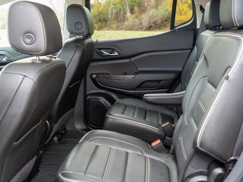 Used 2023 GMC Acadia Denali w/ Black Diamond Edition image 13