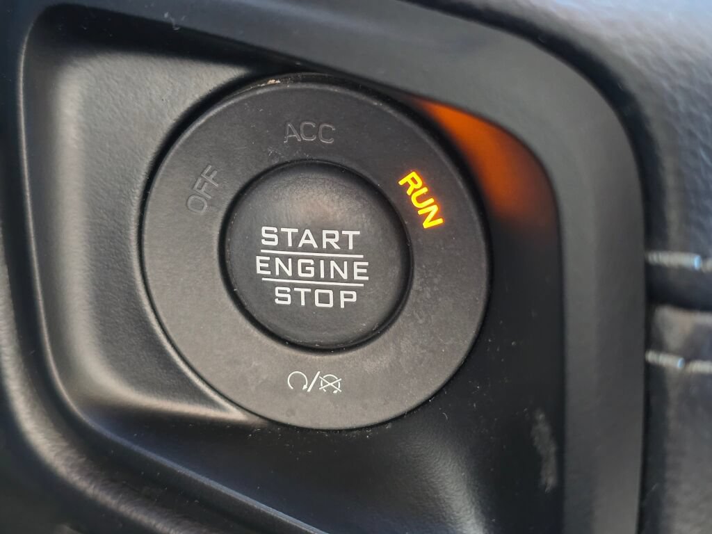 Used 2024 Jeep Wrangler Unlimited Sahara AWD/4WD image 27