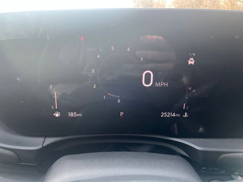 Used 2025 Buick Envista Sport Touring image 35