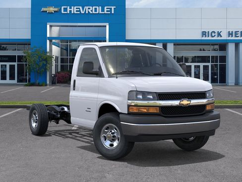 New 2026 Chevrolet Express 3500 w/ Power Convenience Package RWD image 9
