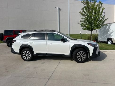 Used 2023 Subaru Outback Premium AWD/4WD image 2