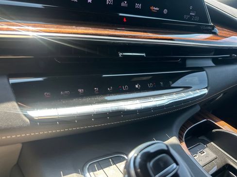 Used 2022 Cadillac Escalade Luxury AWD/4WD image 20