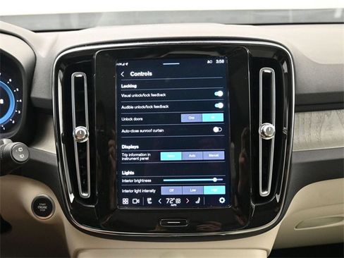 Used 2023 Volvo XC40 B5 Plus w/ Protection Package Premier image 16