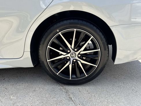 Used 2024 Toyota Camry SE image 4