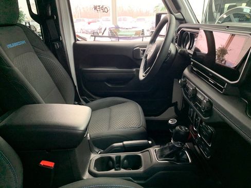 Used 2025 Jeep Wrangler Unlimited Rubicon 4xe w/ Convenience Group image 19