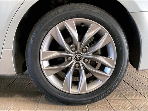 Used 2021 Toyota Avalon XLE FWD image 31