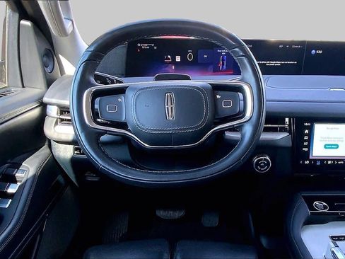 Certified 2025 Lincoln Navigator Reserve AWD/4WD image 6