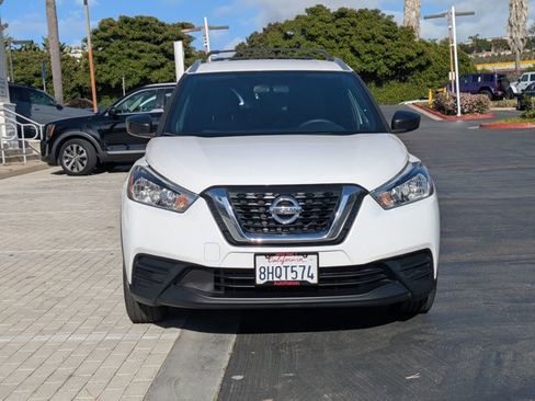 Used 2018 Nissan Kicks S image 2