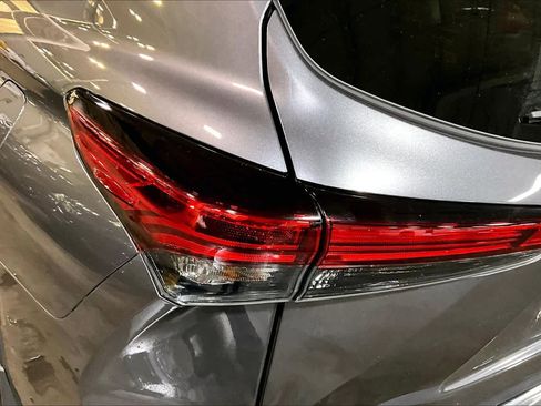 Used 2023 Toyota Highlander XLE image 29