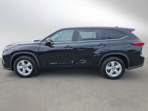 Used 2022 Toyota Highlander L FWD image 7