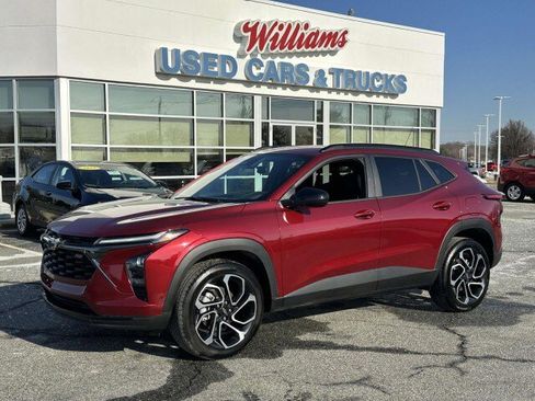 Used 2025 Chevrolet Trax RS image 1