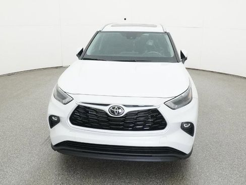 New 2026 Toyota Highlander XLE image 25