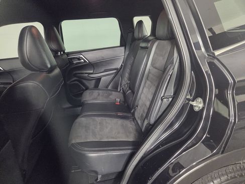 Used 2023 Mitsubishi Outlander SE FWD image 23