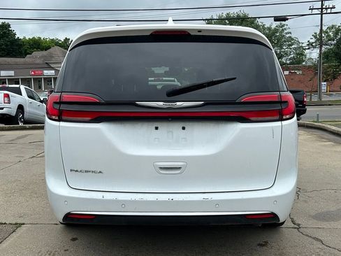 Used 2022 Chrysler Pacifica Touring-L FWD image 7