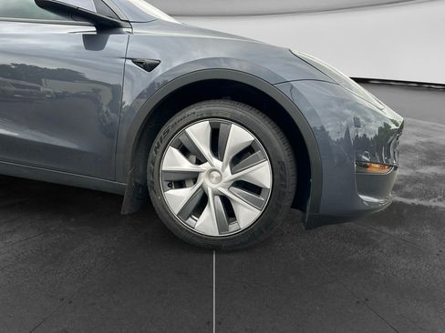Used 2023 Tesla Model Y Long Range AWD/4WD image 23