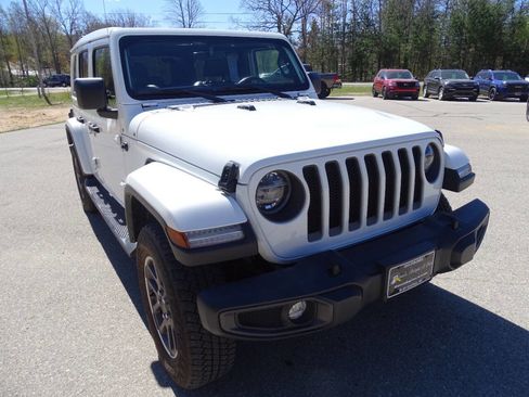Used 2021 Jeep Wrangler Unlimited Sahara AWD/4WD image 5