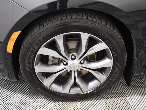 Used 2017 Chrysler Pacifica Limited w/ Advanced Safetytec Group FWD image 11