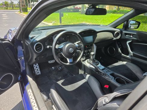 Used 2019 Toyota 86 RWD image 11