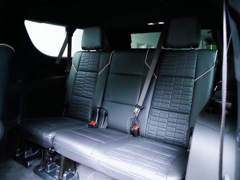 Used 2025 Cadillac Escalade ESV V AWD/4WD image 23