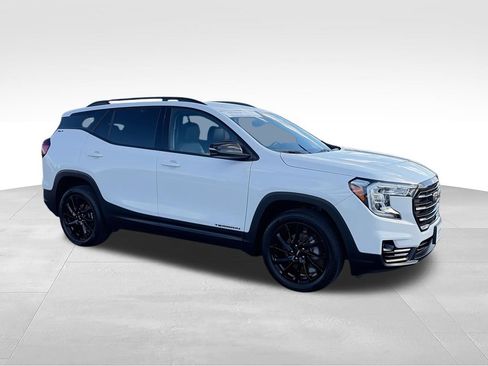 Used 2023 GMC Terrain SLT w/ Elevation Edition AWD/4WD image 2