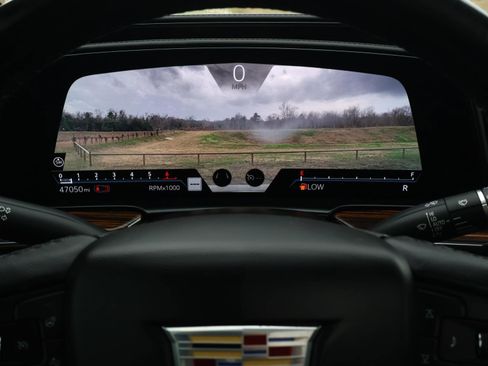 Used 2021 Cadillac Escalade Premium Luxury w/ LPO, Illumination Package image 30