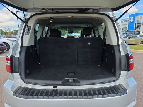 Used 2023 Nissan Armada SL w/ Captain's Chairs Package RWD image 13