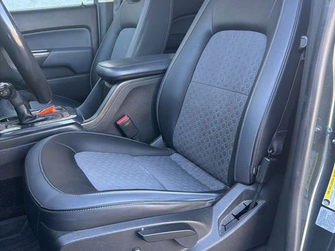 Used 2017 Chevrolet Colorado Z71 AWD/4WD image 10