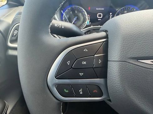 New 2027 Chrysler Pacifica Select FWD image 13
