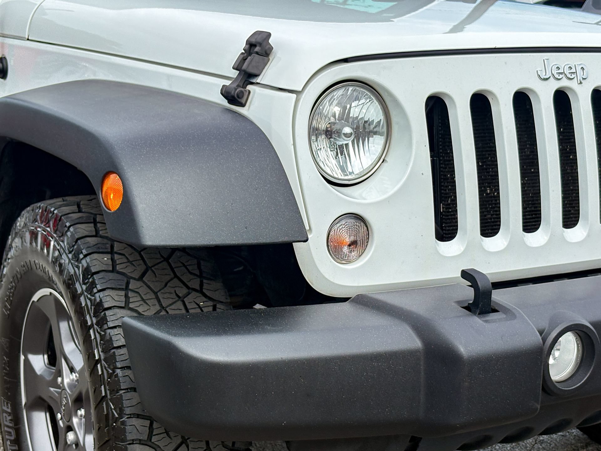 Used 2017 Jeep Wrangler Unlimited Sport w/ Connectivity Group AWD/4WD image 3