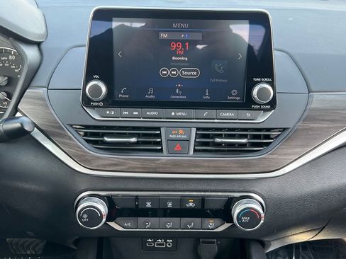 Used 2024 Nissan Altima 2.5 SV image 16