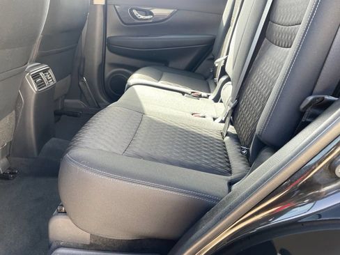 Used 2018 Nissan Rogue S FWD image 18