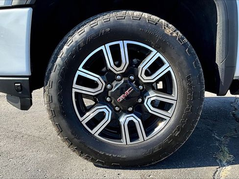 Used 2023 GMC Sierra 2500 AT4 w/ AT4 Premium Plus Package image 8