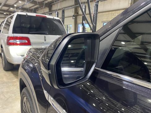 Used 2023 Volkswagen Atlas Cross Sport SE FWD image 19