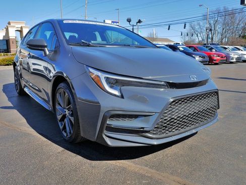 Used 2024 Toyota Corolla SE image 3