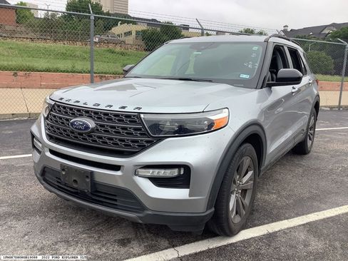 Used 2022 Ford Explorer XLT w/ Equipment Group 202A RWD image 3