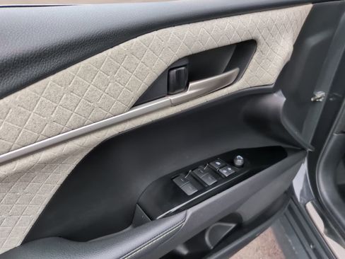 Used 2025 Toyota Camry XLE image 11