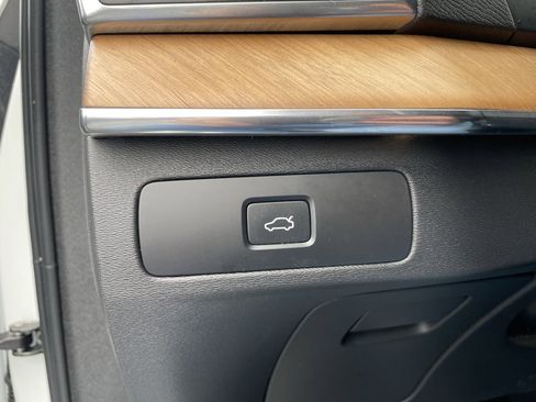 Used 2023 Volvo XC90 B5 Plus image 49