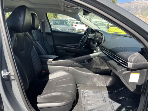 Certified 2026 Hyundai Elantra Limited FWD image 4