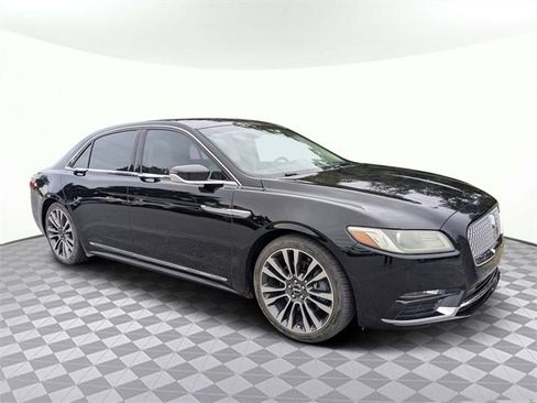 Used 2018 Lincoln Continental Select image 2