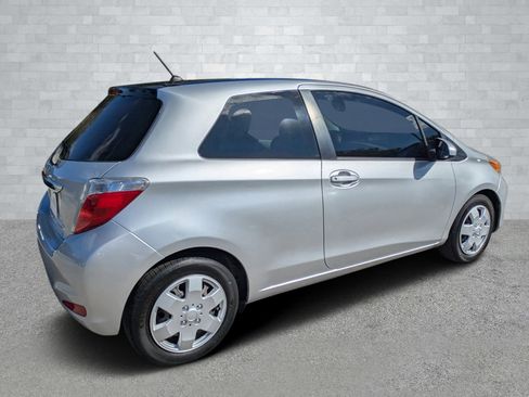 Used 2012 Toyota Yaris L image 5