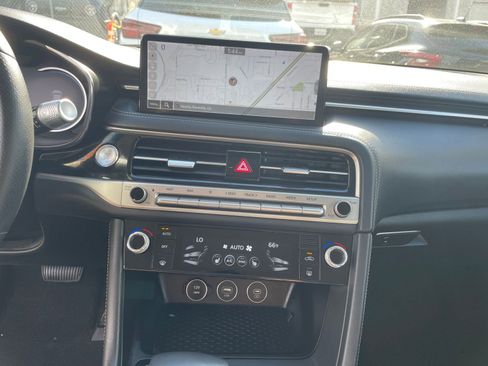 Used 2025 Genesis G70 2.5T image 18