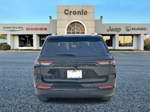 New 2025 Jeep Grand Cherokee Altitude image 4