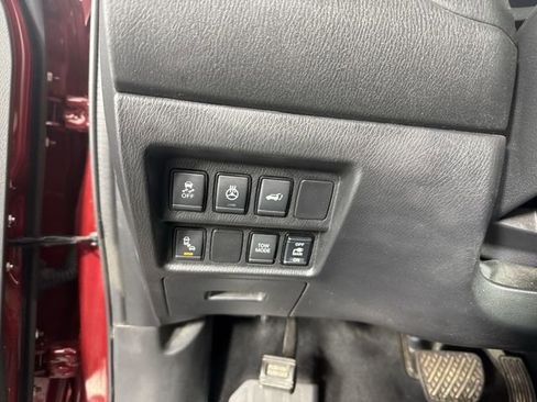 Used 2019 Nissan Pathfinder SL AWD/4WD image 14