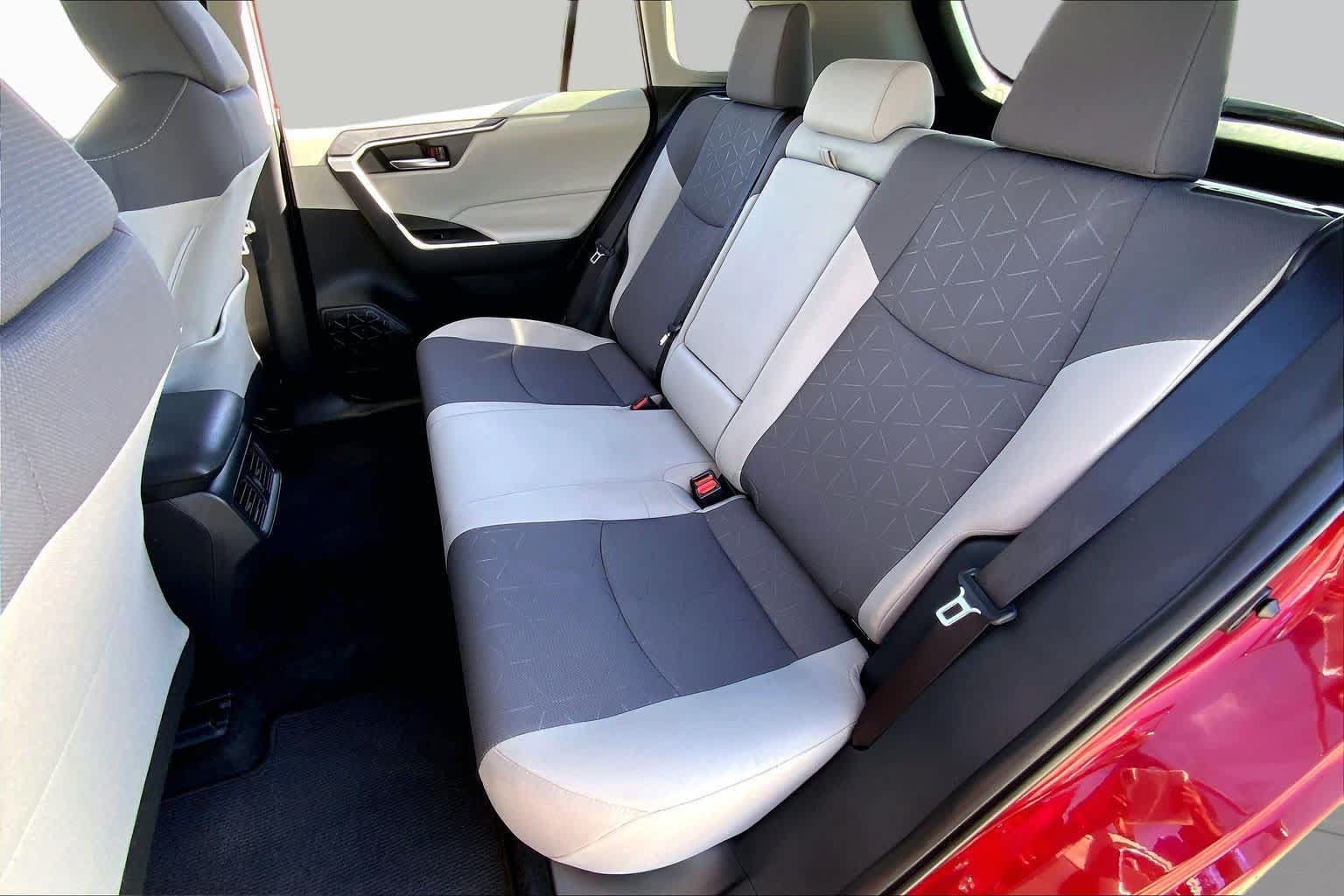 Used 2024 Toyota RAV4 XLE FWD image 20