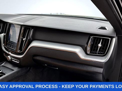 Used 2019 Volvo XC60 T5 Momentum w/ Premium Package FWD image 33