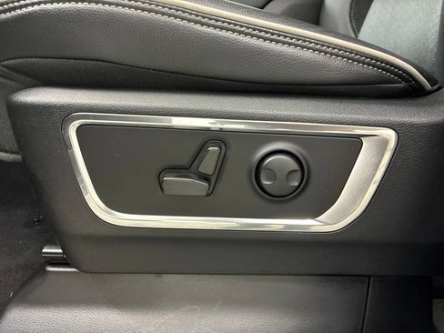Used 2026 RAM 1500 Laramie AWD/4WD image 5