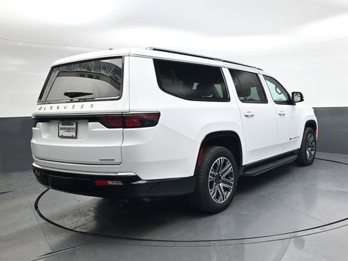 Used 2024 Jeep Wagoneer L Series II w/ Flexible Seating Group image 4